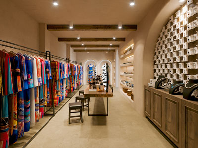 侘寂风民族服装专卖店