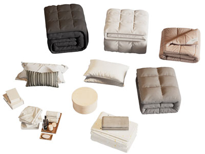 现代叠在一起的被子 枕头 生活用品